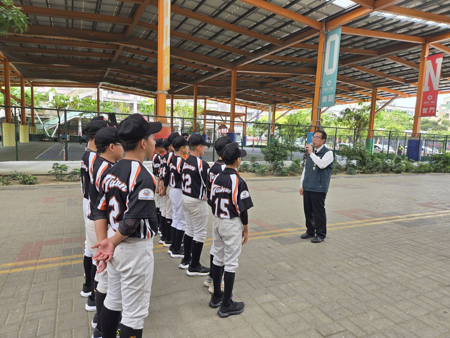 ▲臺南市少棒隊代表國家參加「2026年美國小馬聯盟野馬級(11-12歲組)亞太區少棒錦標賽」授旗典禮黃偉哲市長致詞。(圖/台南市體育局提供)