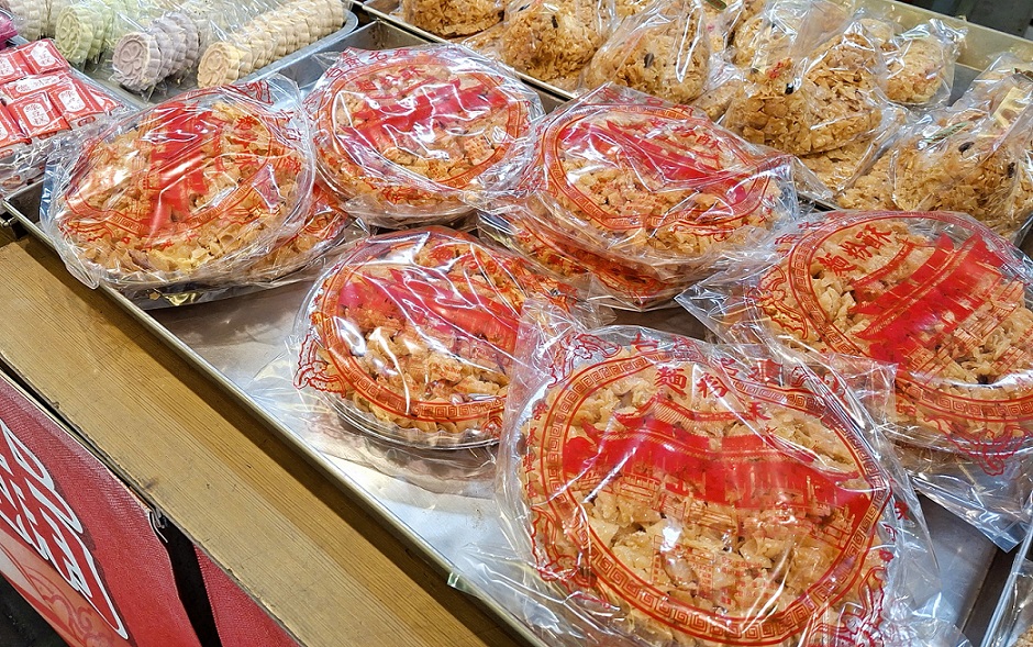 ▲麵粉酥與坊間不同之處，在於添加大量的白芝麻，香氣十足。（圖／張耘書 提供）