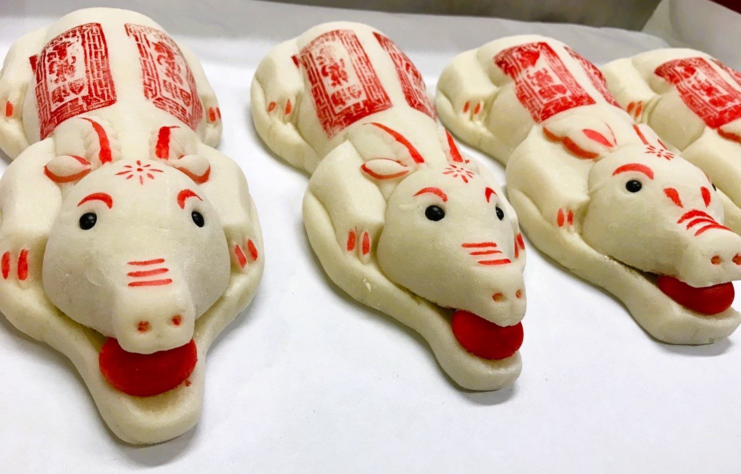 ▲萬香餅舖以祭祀糕點為主力，堅持純手工製作，也致力將糕點精緻化。（圖／萬香餅舖提供)