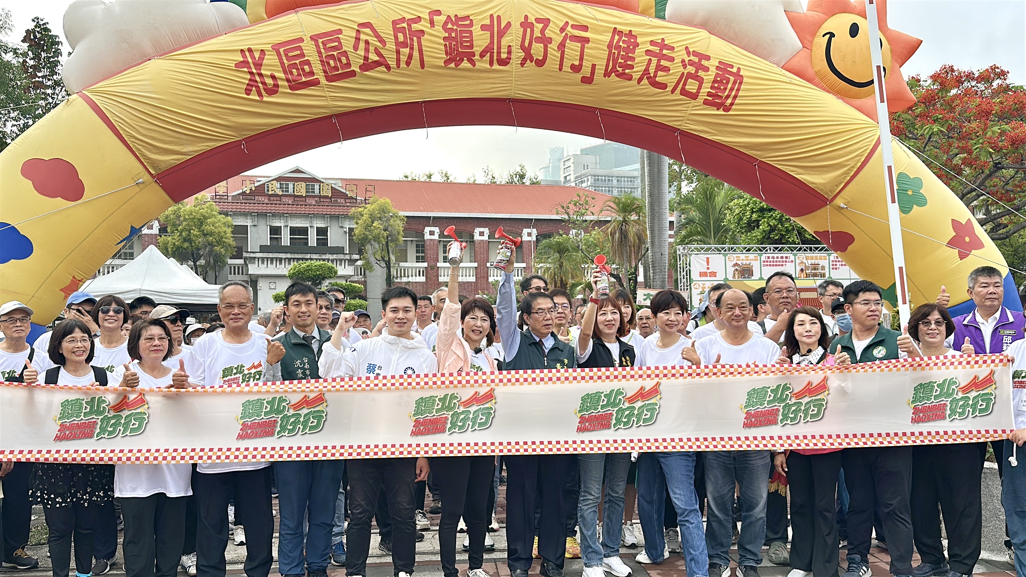 ▲北區健走串聯古蹟廟宇，黃偉哲邀民眾認識台南歷史。（圖／記者 楊子安 攝）