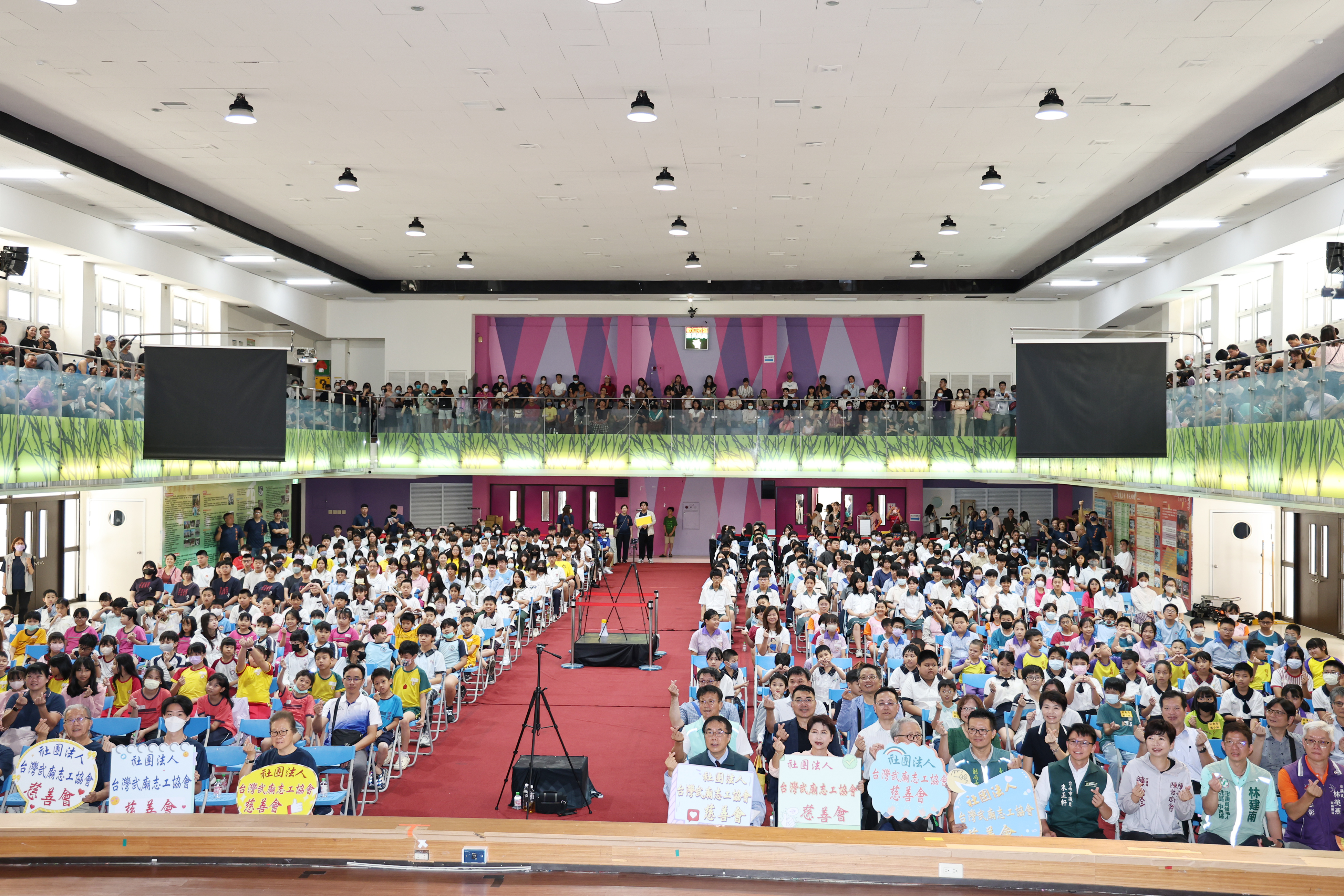 ▲市長黃偉哲出席台灣武廟志工協會115年度獎助學金頒獎典禮，勉勵學子珍惜學習機會、持續努力向學，勇敢追求夢想。（圖／台南市政府提供）