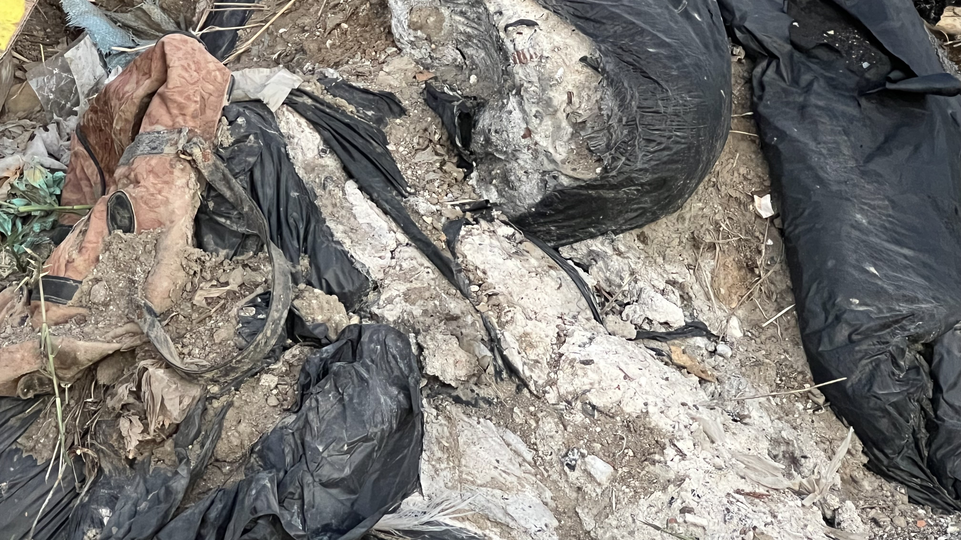 ▲台南市將先人火化遺骸,當作廢棄物與垃圾混燒。(圖/林燕祝提供)