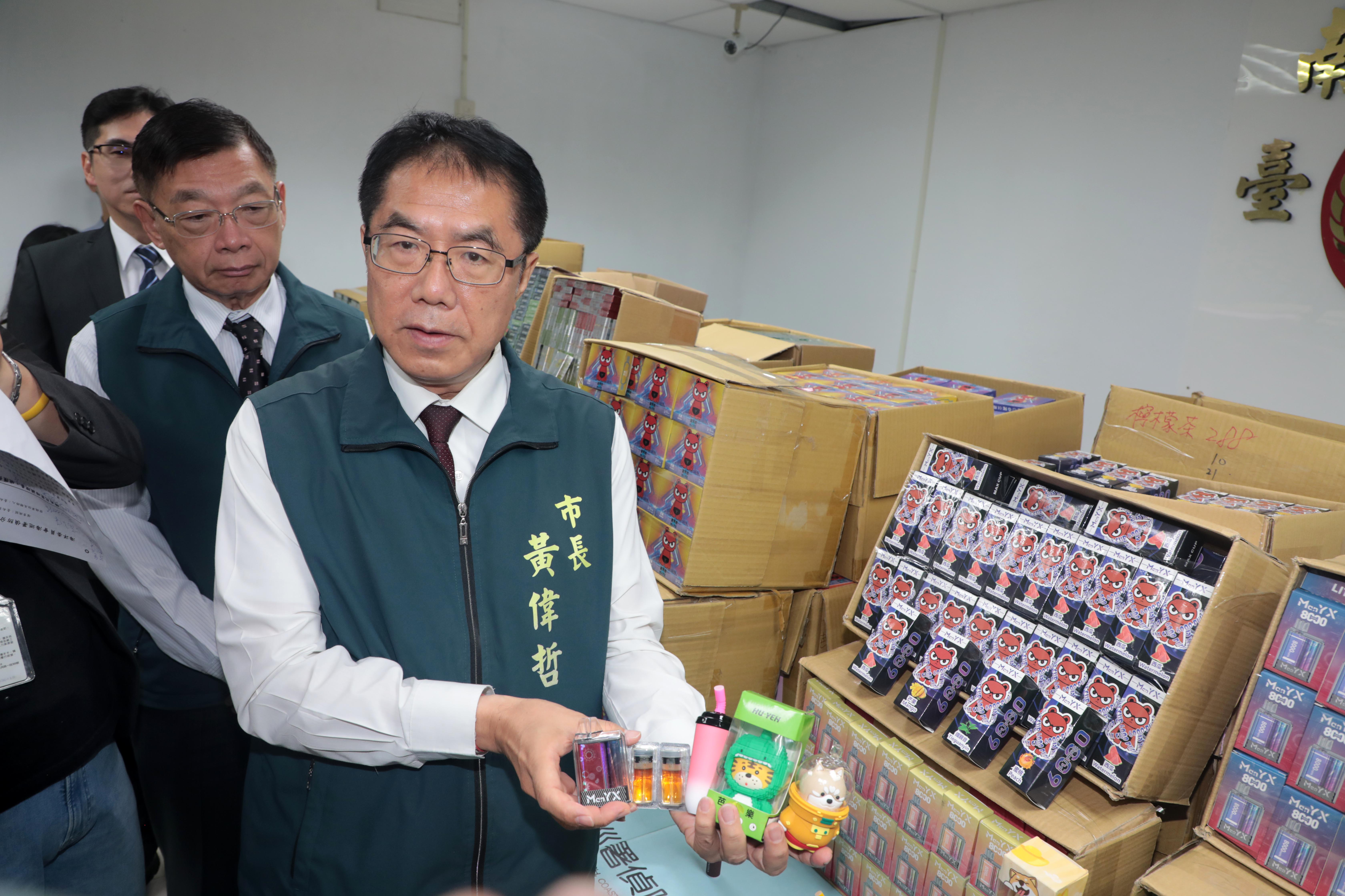 ▲嚴防喪屍煙彈流竄市面,台南攜手中央查獲近年最大宗非法電子菸案。(圖/台南市政府提供)