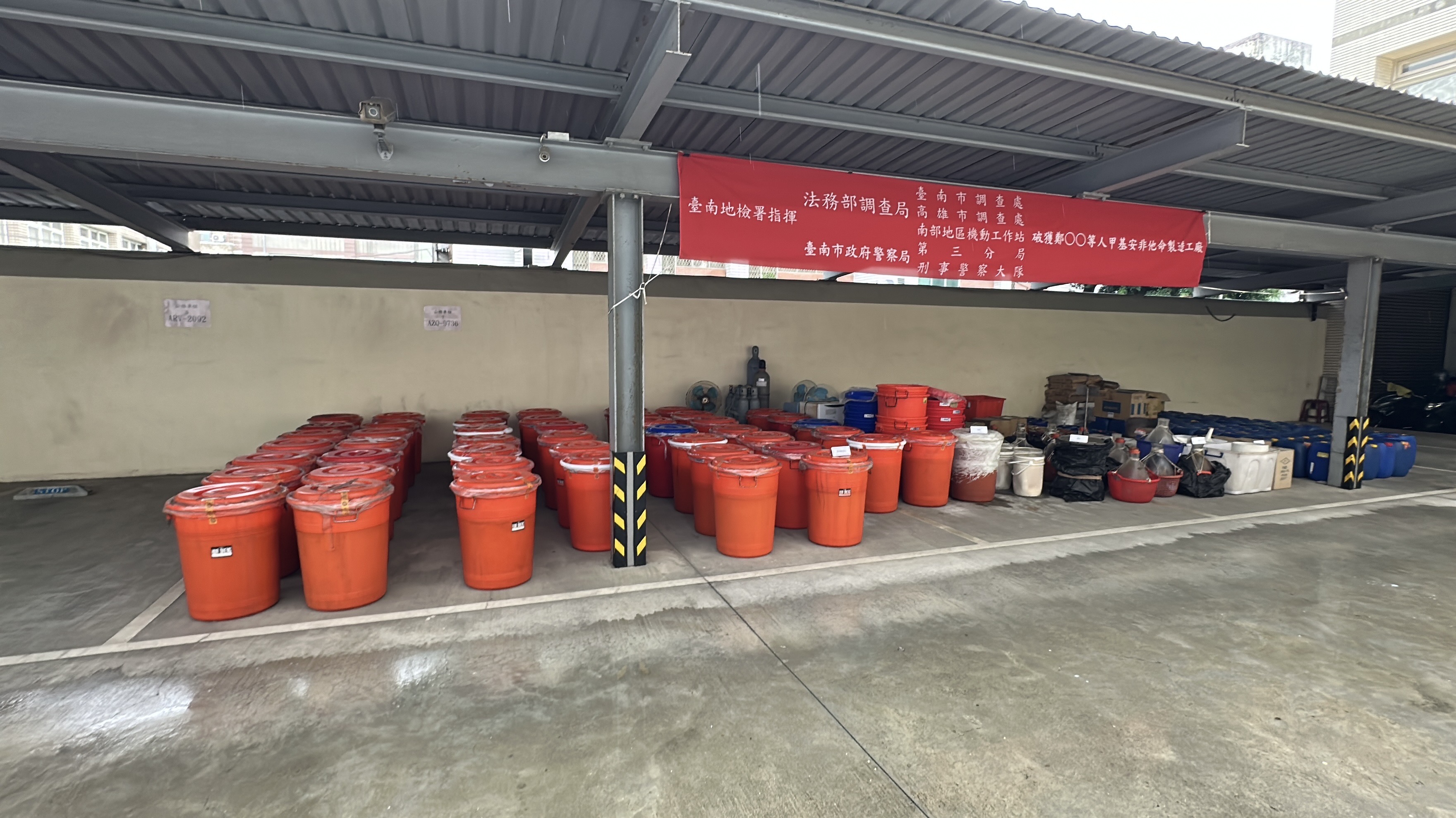 ▲台南破獲大型安毒工廠，查扣逾4噸半成品阻毒流市面。（圖／記者 楊子安 翻攝）