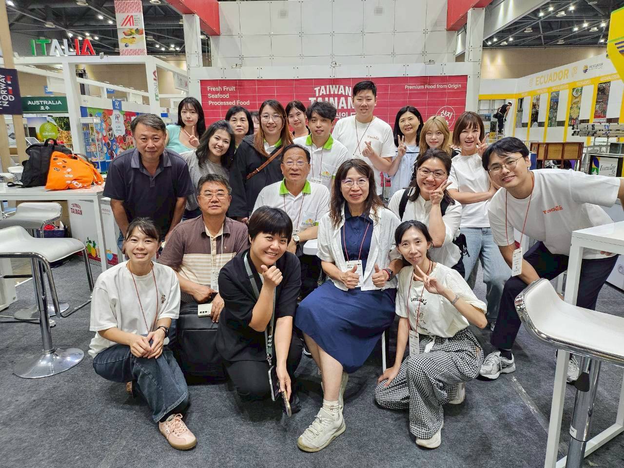 ▲臺南參展業者與工作團隊於韓國首爾國際食品展臺南館合影。（圖／台南市農業局提供）