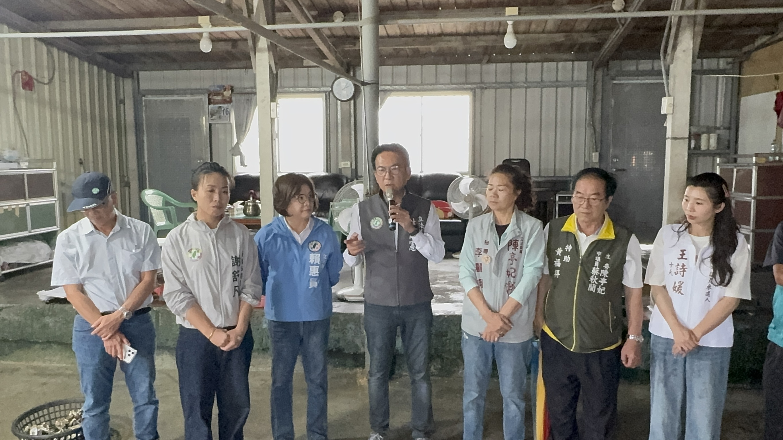 ▲北門潟湖布袋蓮大爆發,林俊憲邀集相關單位會勘急清除。