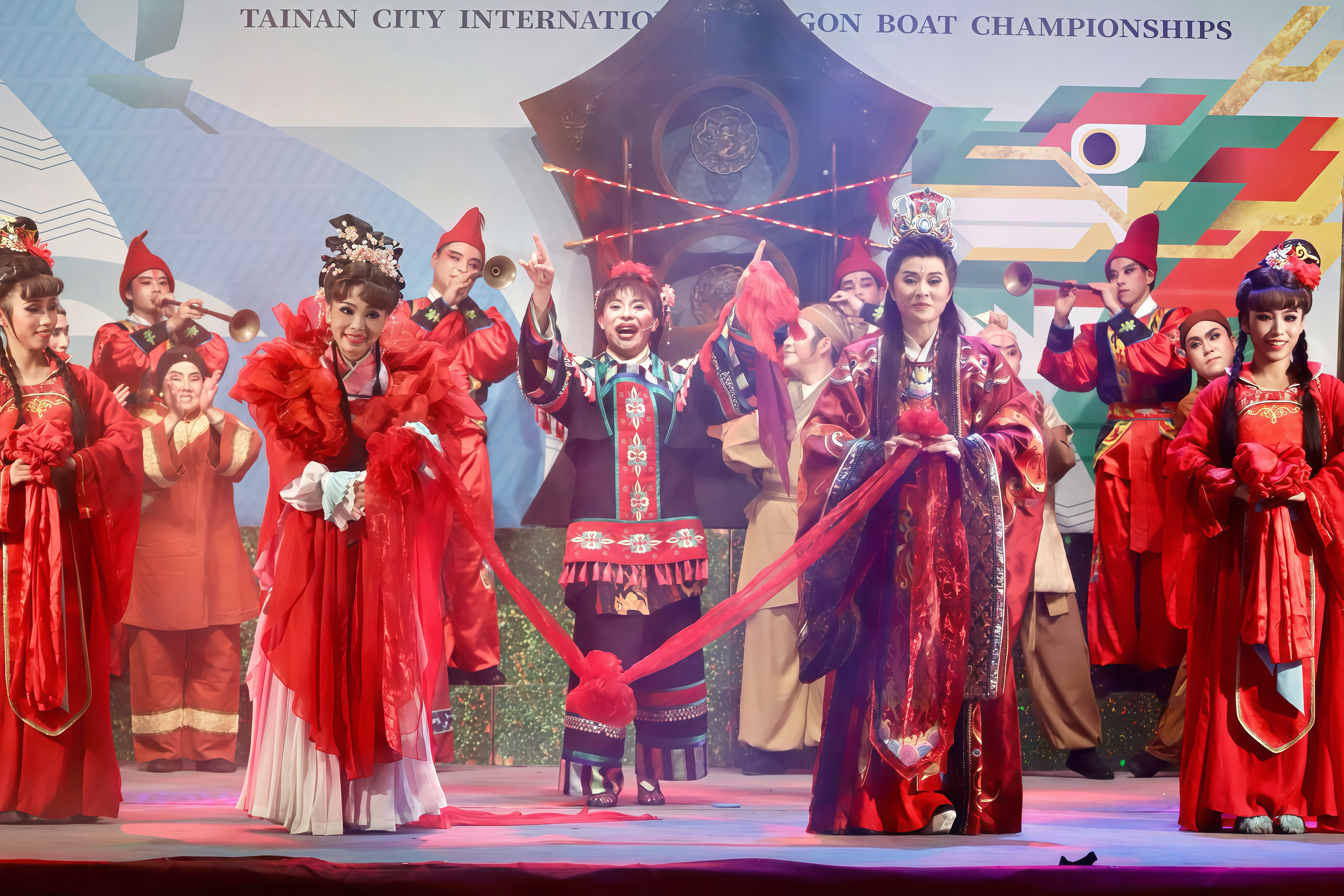▲安平運河百年慶典，明華園獻演國際級歌仔戲吸引大批戲迷。