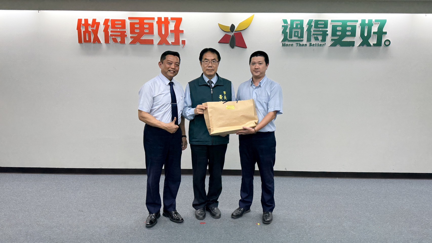 ▲台南5月成功阻詐142件守住8744萬，黃偉哲表揚金融機構與行員。（圖／台南市警察局提供）