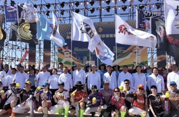 ▲ 「棒舞青春、情融塞上」兩岸青年慢壘賽寧夏沙坡頭揭幕。（圖／主辦單位提供）