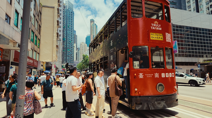 ▲臺南躍上香港百年叮叮車， 古都魅力穿梭香江，生態美食魅力吸睛。（圖／台南市觀光旅遊局提供）