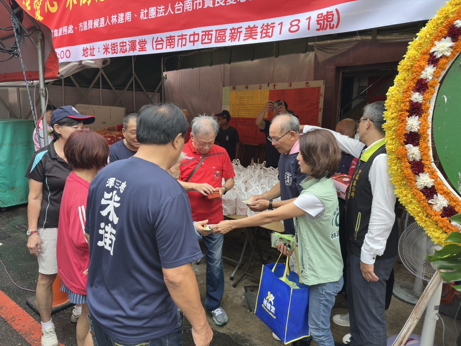 ▲米街忠澤堂石獅城隍聖誕送暖，20萬元資源助弱勢。（圖／翻攝畫面）