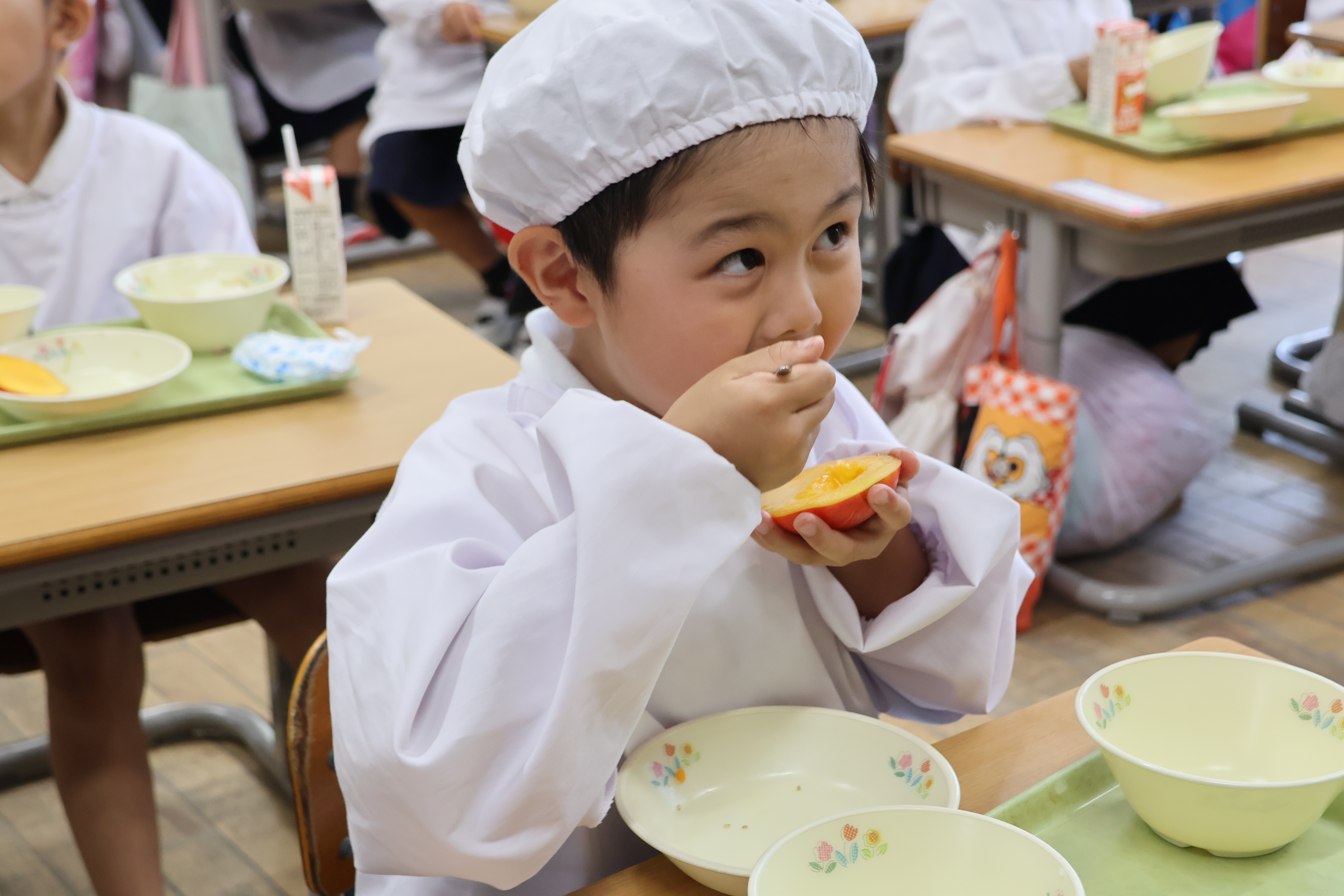 ▲山口縣防府市的學童在學校午餐品嚐台南芒果的滋味。（圖／台南市政府提供）