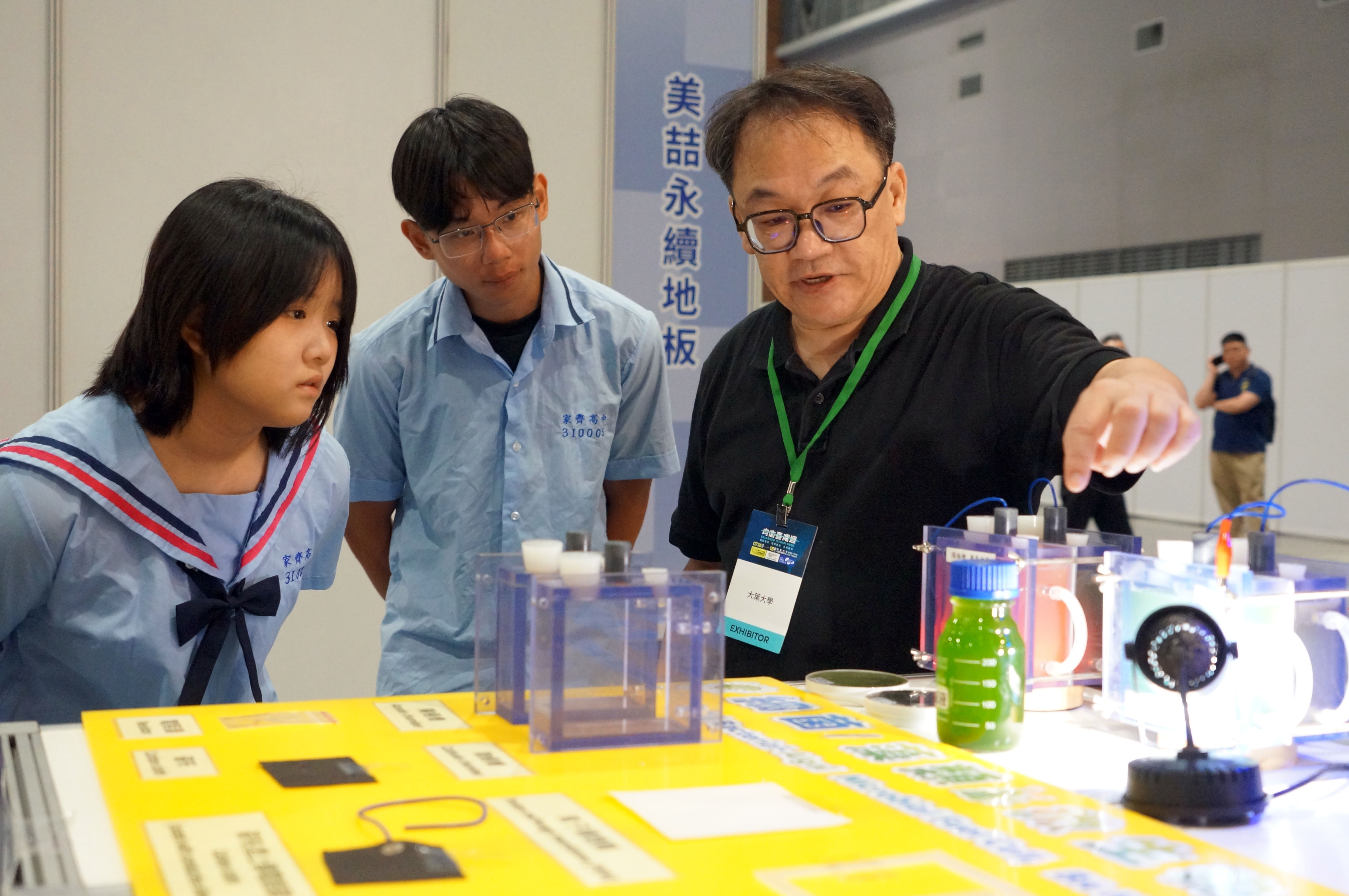 ▲大葉大學前進均衡臺灣週,展出微藻發電、水循環科技推廣永續科普。(圖/大葉大學提供)